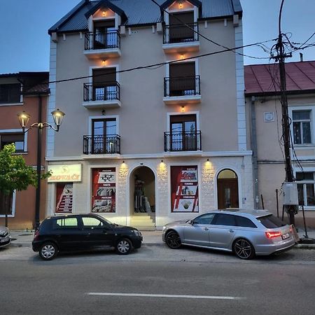 Lux Apartmani Bajova Τσέτινιε Εξωτερικό φωτογραφία