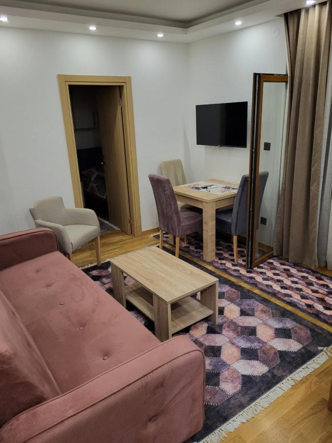 Lux Apartmani Bajova Τσέτινιε Εξωτερικό φωτογραφία