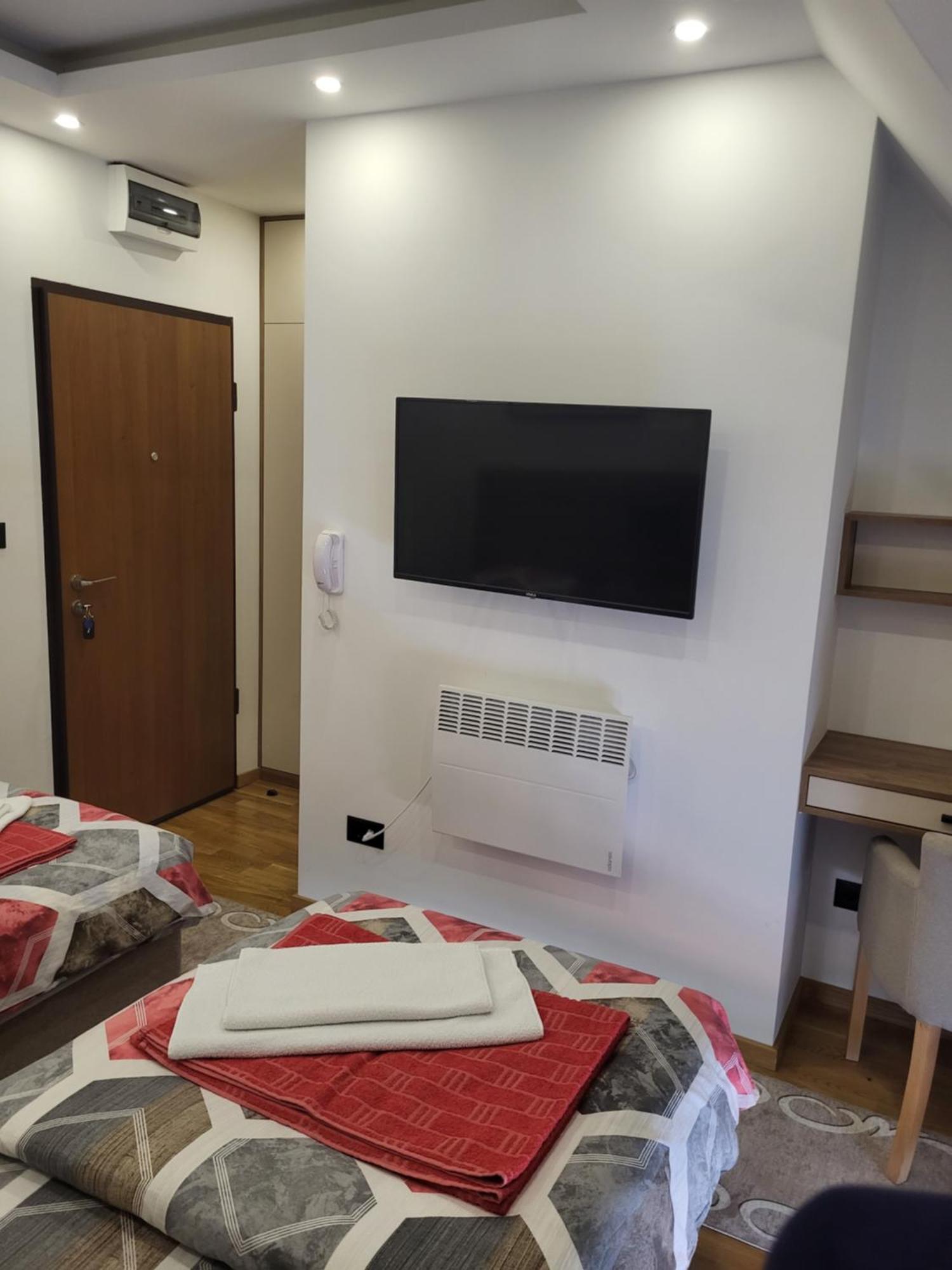 Lux Apartmani Bajova Τσέτινιε Εξωτερικό φωτογραφία